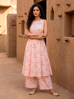 Flared sleeveless kurta with Palazzo in block buti with lines print