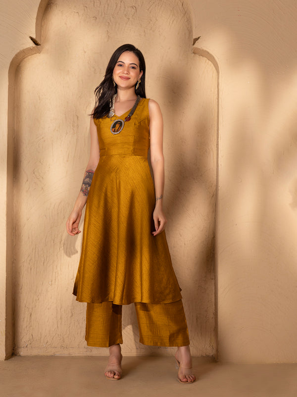 Deep back tie up kurta palazzo in Gold Silk