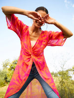 Load image into Gallery viewer, Front twist sheer Long top
