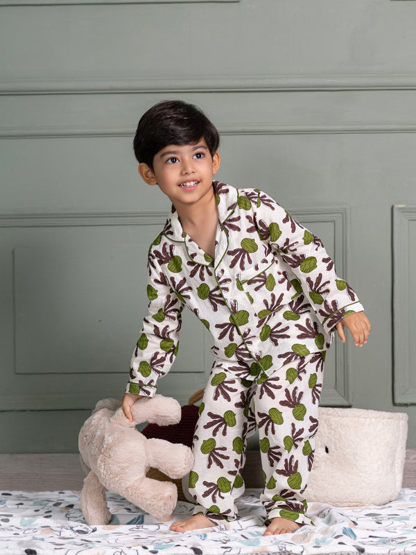 Kids Unisex Nightsuit Pyajamas & Shirt in Green fruit  Print