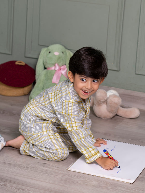 Kids Unisex Nightsuit Pyajamas & Shirt in Green checks  Print