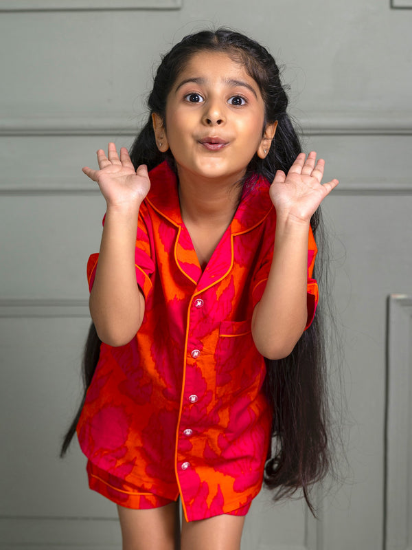 Kids Unisex Nightsuit Shorts & Shirt in Pink & Orange Buti  Print