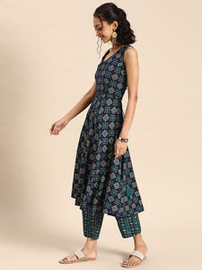 Deep back tie up kurta palazzo