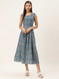 Box pleat dress with side pockets