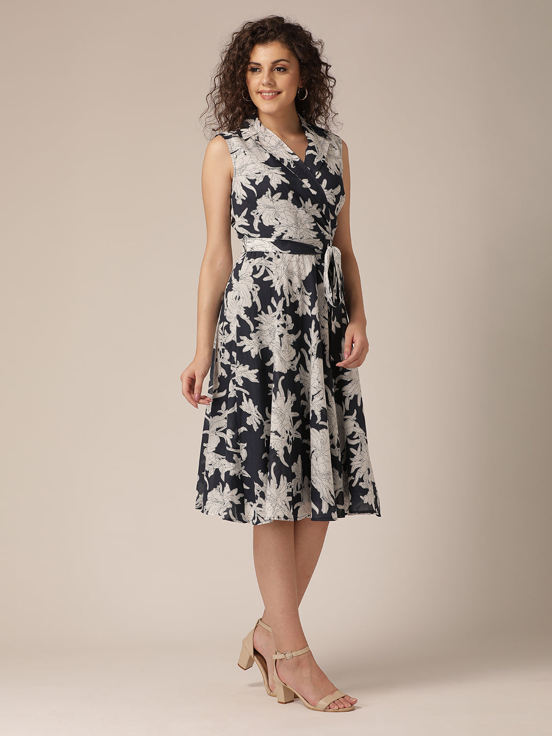 Collar with waist tie midi Dress