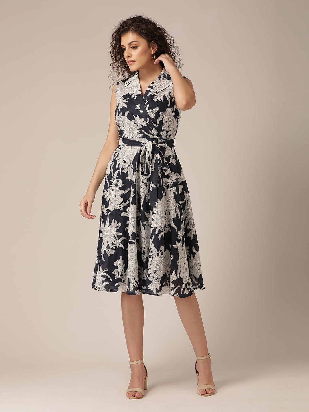 Collar with waist tie midi Dress