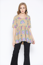 Load image into Gallery viewer, Floral printed top with flare
