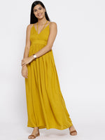 Load image into Gallery viewer, Long maxi dress with halter tie up
