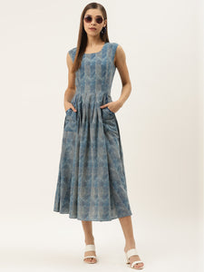 Box pleat dress with side pockets
