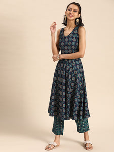 Deep back tie up kurta palazzo